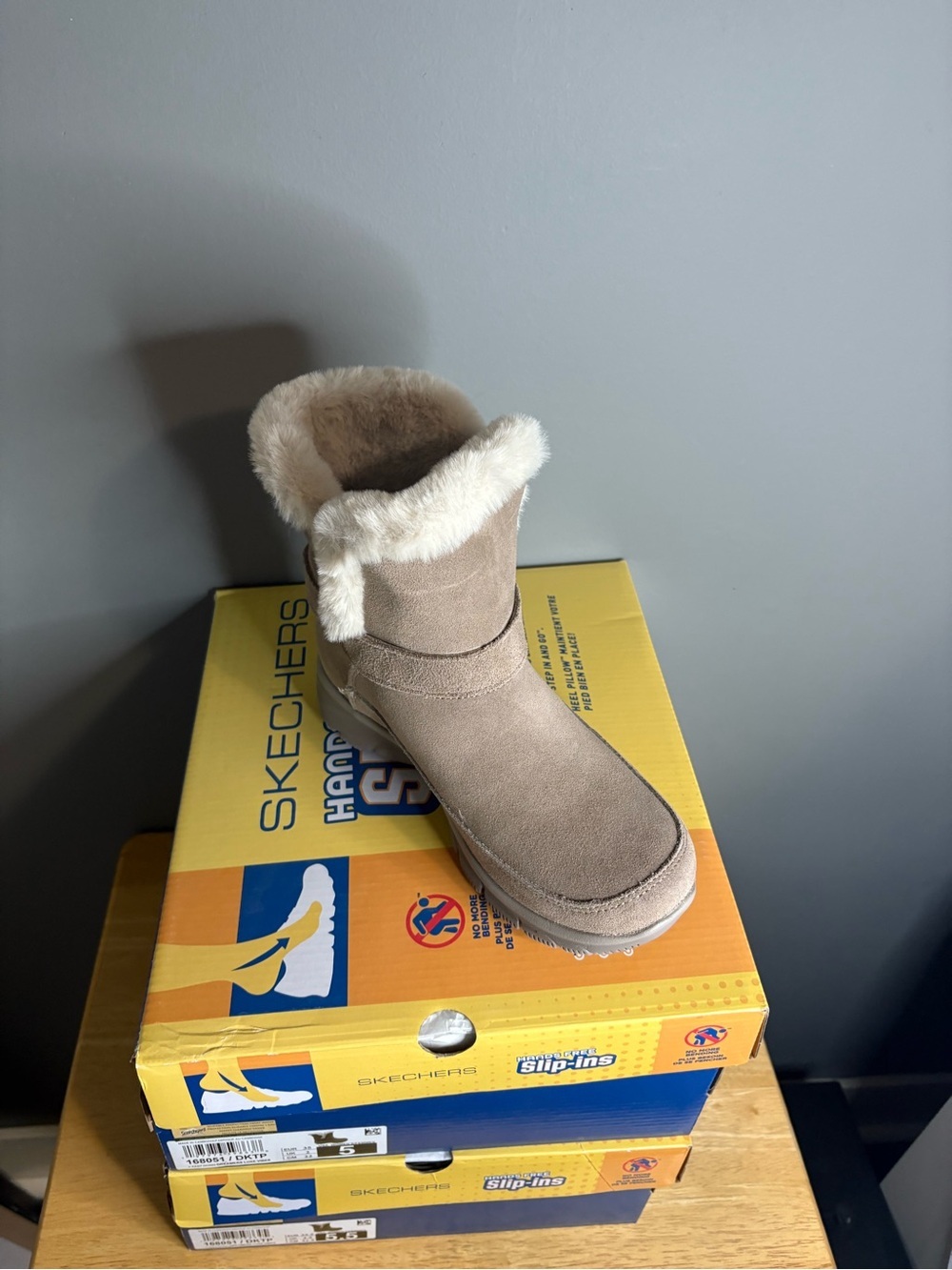 Skechers Hands Free Slip-ins Easy Going Dreamers Faux Fur Boots NIB 5.5 - Picture 6 of 7